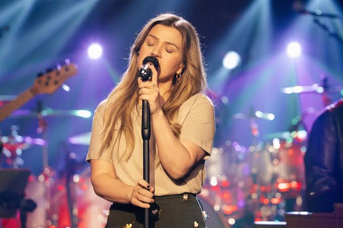 Kelly Clarkson early career