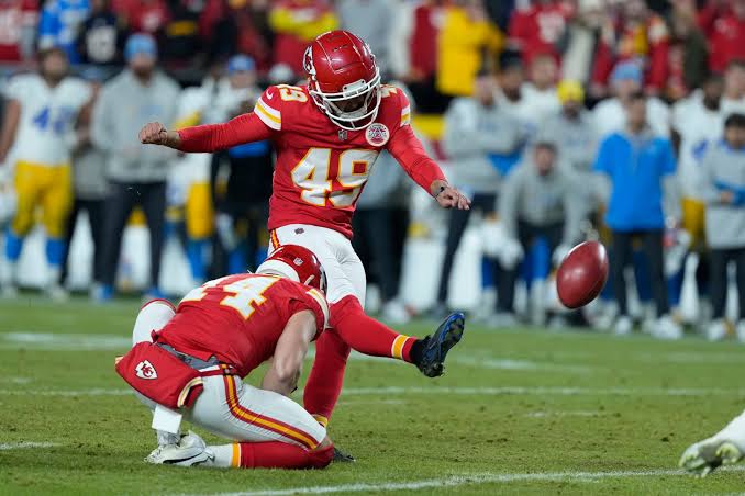 Last-second field goal attempt under pressure